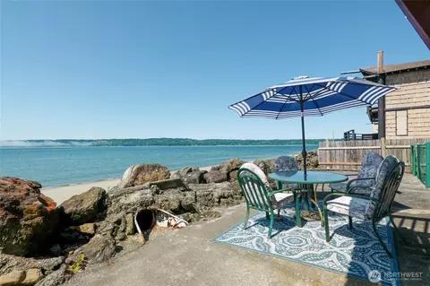 Exterior - 10 S Beach Dr, Everett, WA 98206 photo 1 of 5