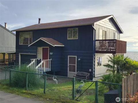 Exterior - 10 S Beach Dr, Everett, WA 98206 photo 3 of 5