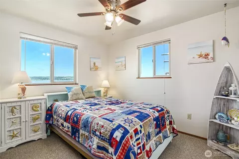 Bedroom - 10 S Beach Dr, Everett, WA 98206 photo 2 of 3