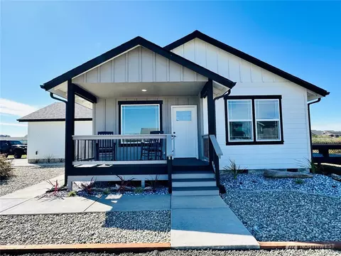400 Malibu St SW, Ocean Shores, WA 98569