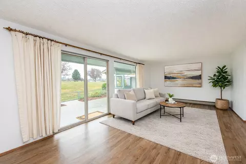Living - 1301 S 3rd Ave #19D, Sequim, WA 98382 photo 3 of 5