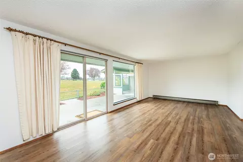 Living - 1301 S 3rd Ave #19D, Sequim, WA 98382 photo 4 of 5