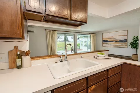 Kitchen - 1301 S 3rd Ave #19D, Sequim, WA 98382 photo 2 of 4