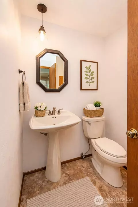 Bath - 1301 S 3rd Ave #19D, Sequim, WA 98382 photo 1 of 2