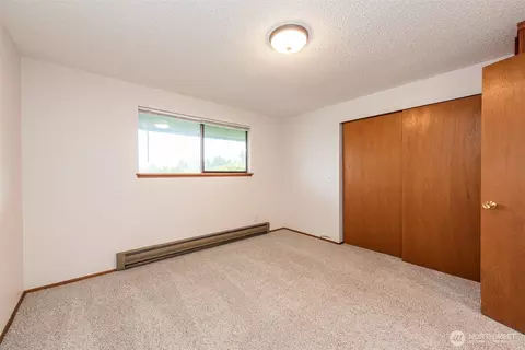 Bedroom - 1301 S 3rd Ave #19D, Sequim, WA 98382 photo 4 of 4