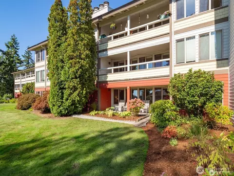 23405 Lakeview Dr #H-204, Mountlake Terrace, WA 98043