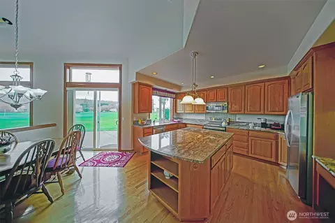 Kitchen - 15301 147th Ave E, Orting, WA 98360 photo 2 of 3