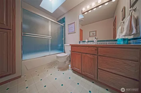 Bath - 15301 147th Ave E, Orting, WA 98360 photo 6 of 6