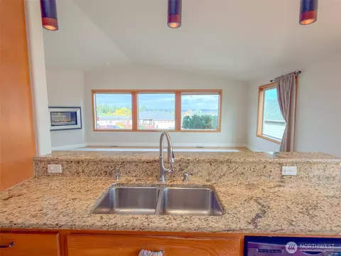 Kitchen - 31 Opal Ln, Sequim, WA 98382 photo 3 of 4