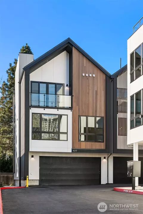 409 99th Ave NE, Bellevue, WA 98004