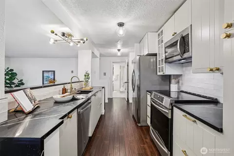 3700 26th Pl W #203, Seattle, WA 98199