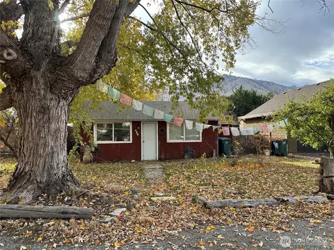 426 E Wapato Ave, Chelan, WA 98816