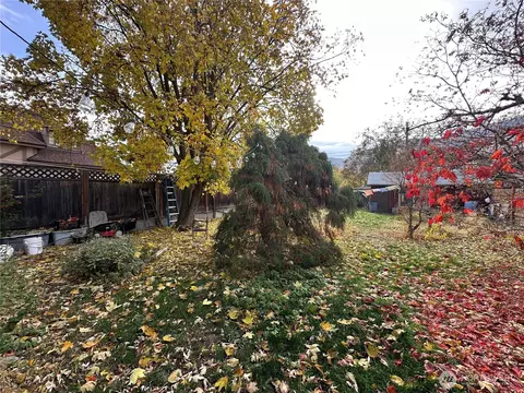 426 E Wapato Ave, Chelan, WA 98816 photo 4