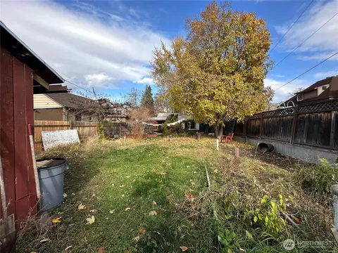 426 E Wapato Ave, Chelan, WA 98816 photo 3
