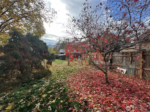 426 E Wapato Ave, Chelan, WA 98816 photo 5