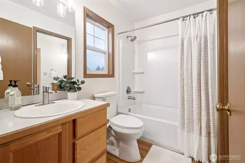 Bath - 3009 Porter St, Enumclaw, WA 98022 photo 2 of 3