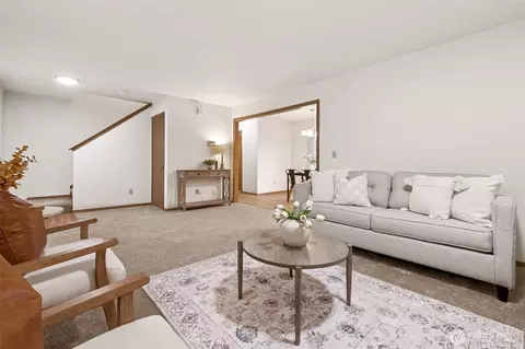 Living - 3009 Porter St, Enumclaw, WA 98022 photo 2 of 3
