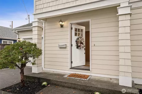 Entry Way - 3009 Porter St, Enumclaw, WA 98022 photo 1 of 2