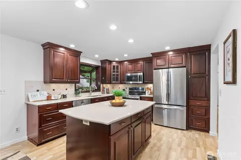 Kitchen - 16232 122nd Ave NE, Bothell, WA 98011 photo 3 of 4