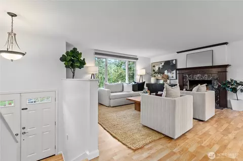 Entry Way - 16232 122nd Ave NE, Bothell, WA 98011 photo 2 of 2