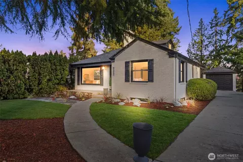 9222 40th Ave NE, Seattle, WA 98115