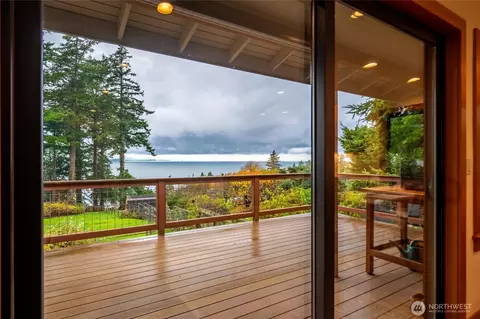 2533 Island View Ln, Lummi Island, WA 98262