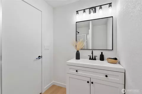 Bath - 210 97th Pl SE, Everett, WA 98208 photo 3 of 4