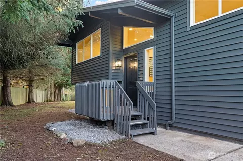 Exterior - 210 97th Pl SE, Everett, WA 98208 photo 3 of 5