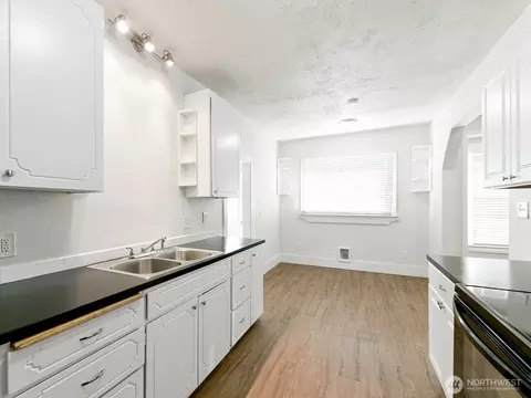 Kitchen - 304 Varner Ave SE, Orting, WA 98360 photo 3 of 4