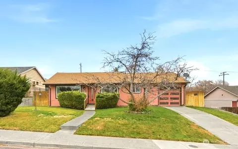 614 W Loop Dr, Moses Lake, WA 98837