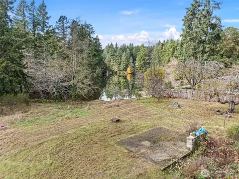 9009 Miller Rd NE, Bainbridge Island, WA 98110