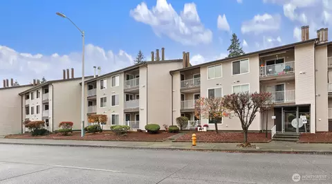 9020 25th Ave SW #201, Seattle, WA 98106