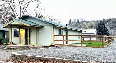 129 Cedar St N, Omak, WA 98841