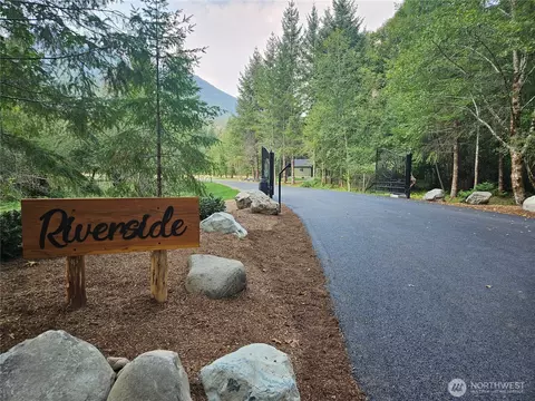 125 Campfire Ln, Packwood, WA 98361