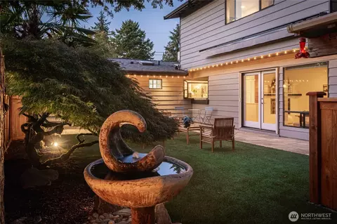 11627 NE 75th St, Kirkland, WA 98033