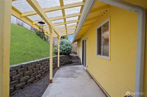 Exterior - 4334 Grand Ave, Everett, WA 98203 photo 4 of 7
