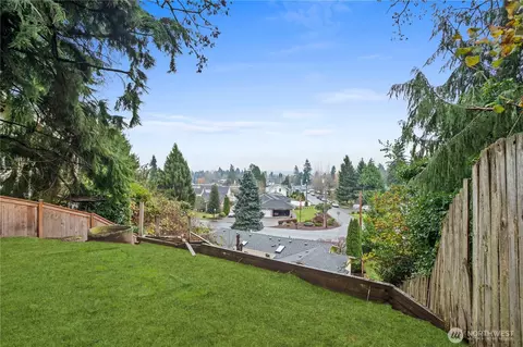 Exterior - 4334 Grand Ave, Everett, WA 98203 photo 6 of 7