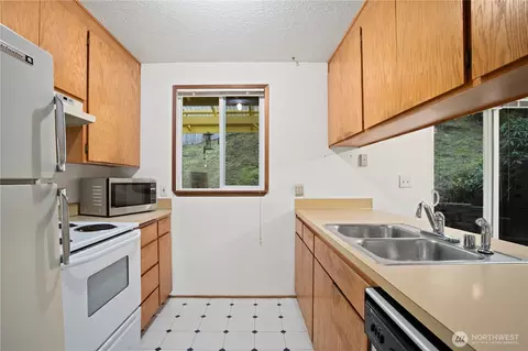 Kitchen - 4334 Grand Ave, Everett, WA 98203 photo 1 of 1