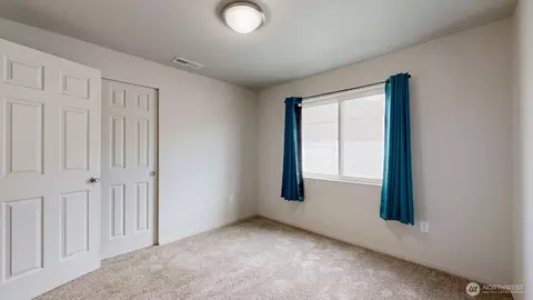 Bedroom - 907 E Cascade St, Othello, WA 99344 photo 3 of 4