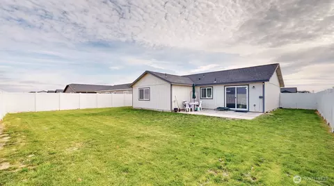 Exterior - 907 E Cascade St, Othello, WA 99344 photo 3 of 4