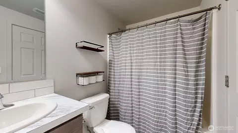 Bath - 907 E Cascade St, Othello, WA 99344 photo 3 of 3