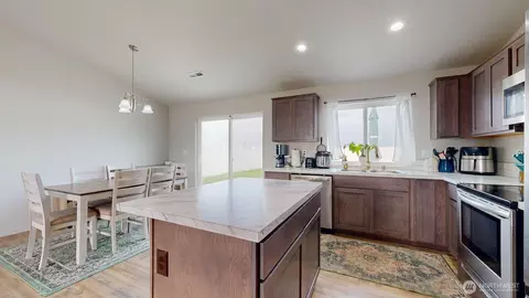 Kitchen - 907 E Cascade St, Othello, WA 99344 photo 1 of 5