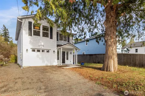 6730 NE Geneva St, Suquamish, WA 98392