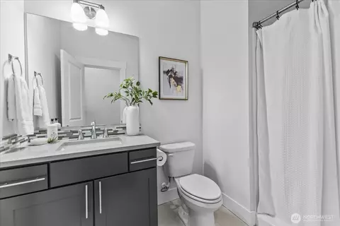 Bath - 3359 Terry Ln, Enumclaw, WA 98022 photo 1 of 3