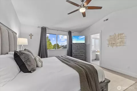 Bedroom - 3359 Terry Ln, Enumclaw, WA 98022 photo 3 of 5