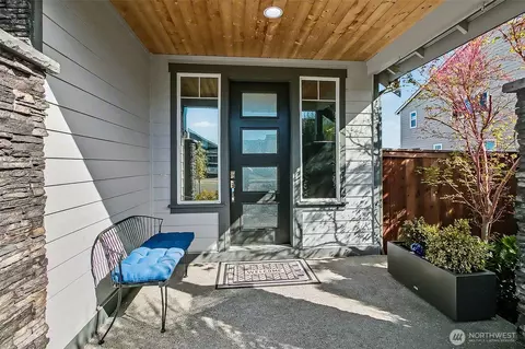 Entry Way - 3359 Terry Ln, Enumclaw, WA 98022 photo 1 of 2