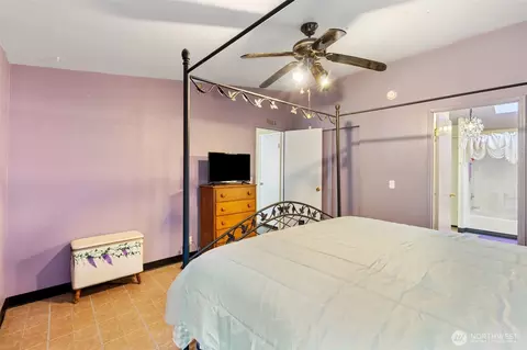821 Tipsoo Loop S #A, Rainier, WA 98576 photo 17