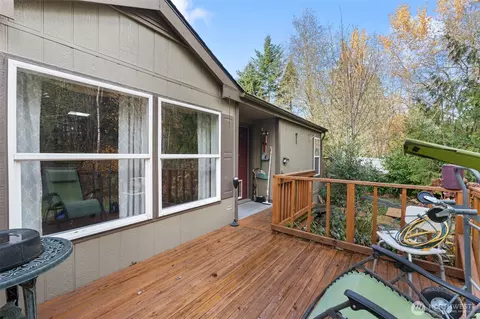 821 Tipsoo Loop S #A, Rainier, WA 98576 photo 5