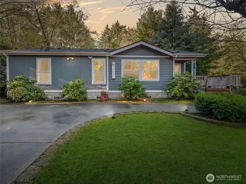 10018 Selma Cir, Anderson Island, WA 98303