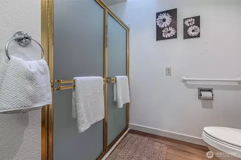 Bath - 8624 Xavier Way, Everett, WA 98208 photo 2 of 4